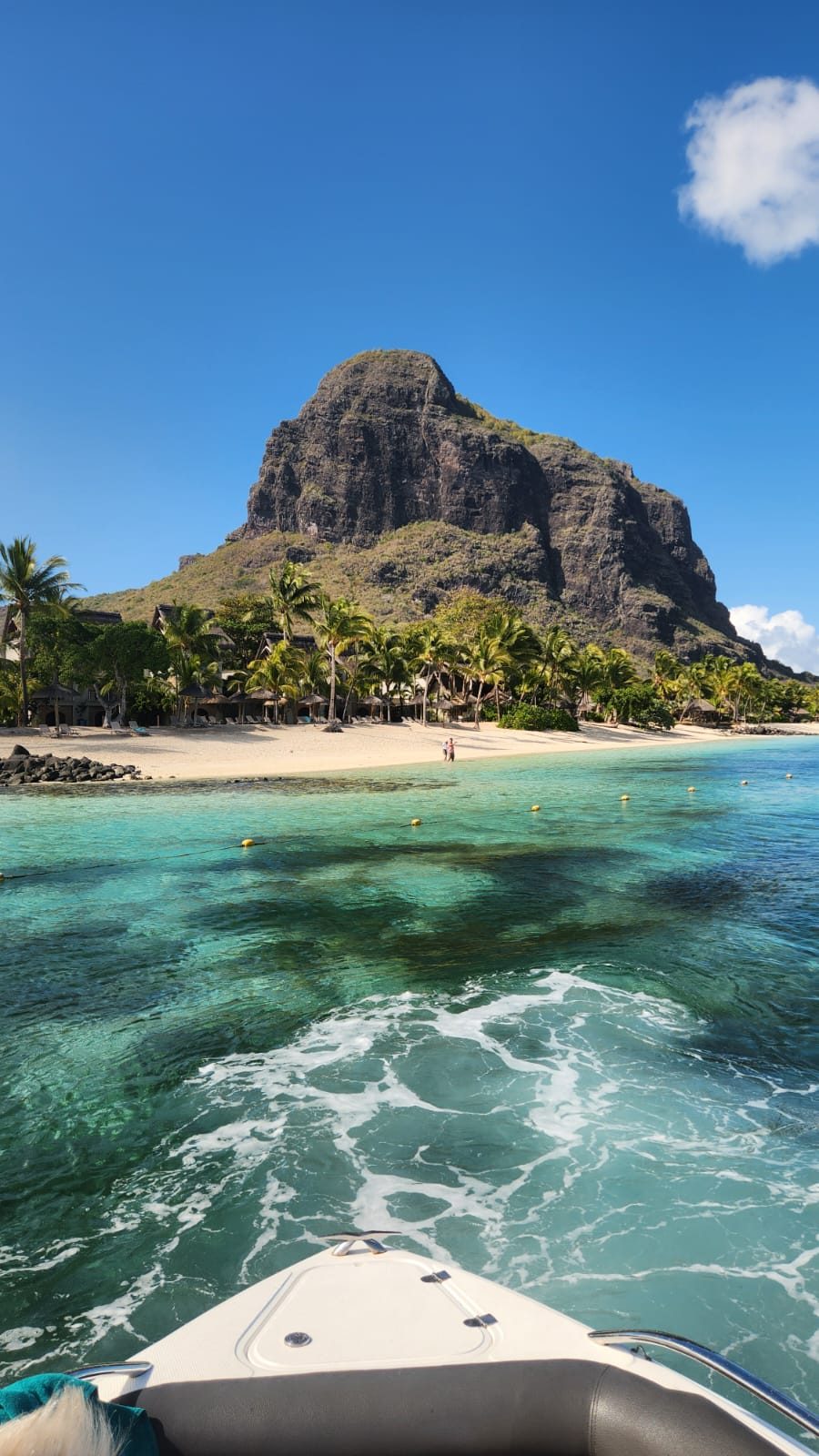 Lagon turquoise au pied du Morne Brabant, île Maurice